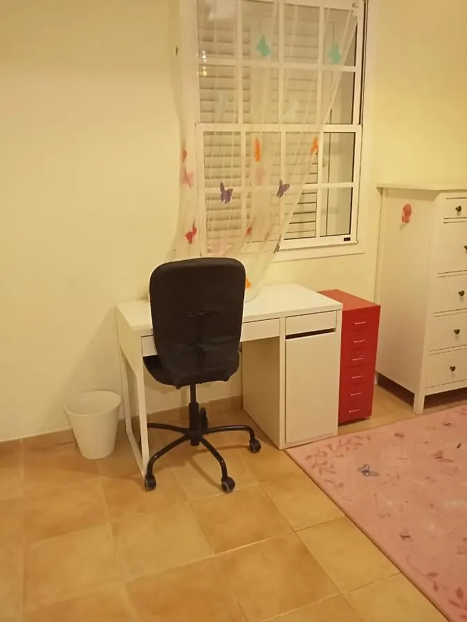 Cheerful 3 Bedroom Town House With GarageTegueste 0*, Tegueste スペイン
