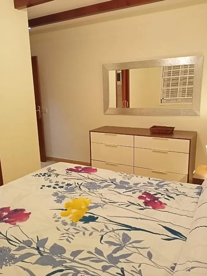 別荘 Cheerful 3 Bedroom Town House With GarageTegueste