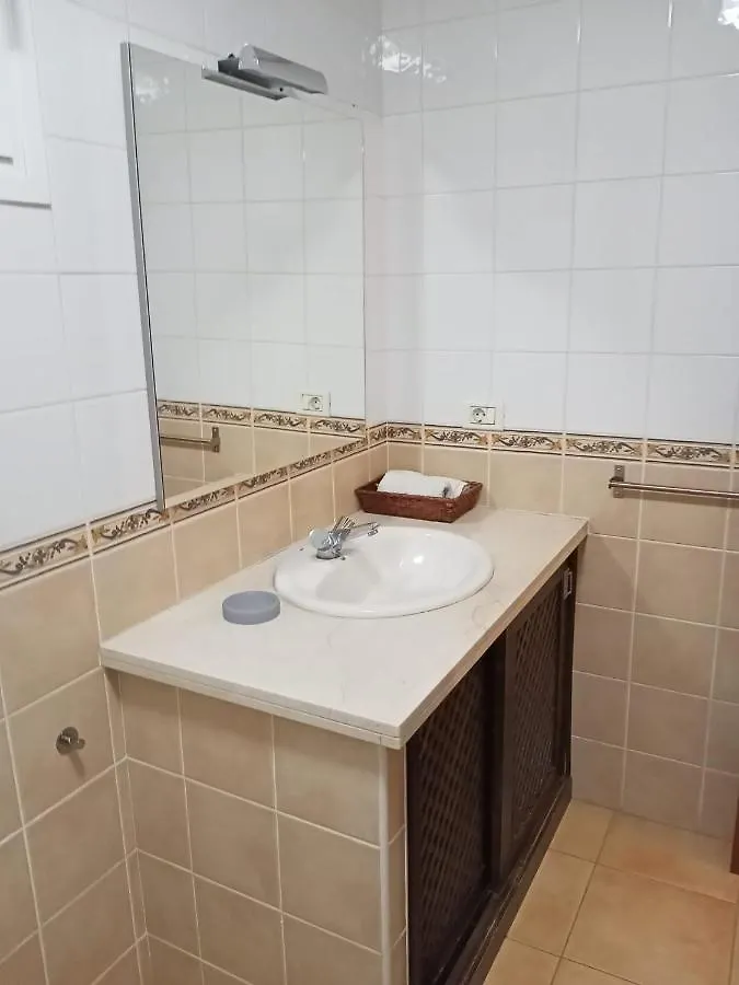 Cheerful 3 Bedroom Town House With GarageTegueste 0*, Tegueste スペイン
